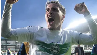 Com gol no último minuto, Coritiba larga com o pé direito na Série B