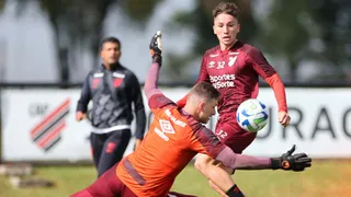 De olho no Flamengo, Athletico terá time misto contra o Fortaleza