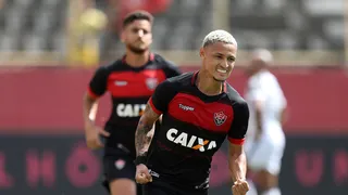 Internacional oficializa a contratação do atacante Neilton