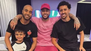Em recuperação, Neymar recebe visita de Lucas Moura e Marquinhos em Paris