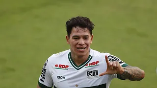 Coritiba renova contrato de Giovanni Augusto e negocia com outros atletas