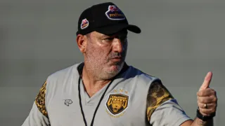 Athletico causa demissão em adversário da Série B