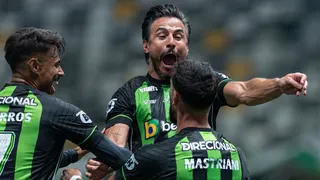 Ex-Athletico marca contra time de Alex e alcança artilharia da Série B