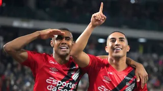Ex-Athletico vira alvo da Europa e tem proposta milionária recusada