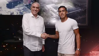 Atacante argentino é confirmado no Athletico e assina por quatro anos