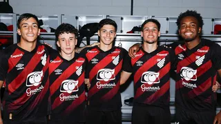 Athletico tem cinco convocados para a seleção sub-17 e geração empolga torcida
