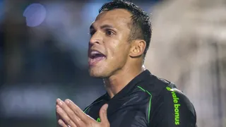 Robson marca terceiro gol pelo Coritiba e assume artilharia do Paranaense