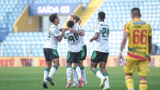 Até que enfim o Coritiba ganhou fora…e o Athletico perdeu em casa de novo