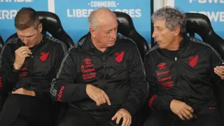 Felipão reclama de vaias e pede que torcida do Athletico dê valor ao trabalho de Turra
