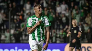 Coritiba encaminha contratação de atacante que subiu com o Juventude
