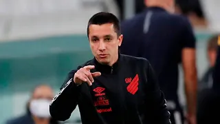 Barros está convencendo a todos que tem boa capacidade para treinar o Athletico