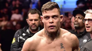 Brasileiro entra no top-5 do ranking peso-médio do UFC