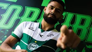 Coritiba anuncia lateral finalista da Libertadores