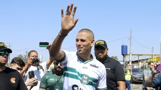 Com a janela fechada, entenda como o Coritiba poderá inscrever Slimani e Samaris