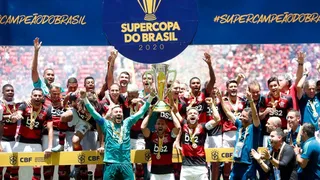 Flamengo faz 3 a 0 no Athletico, ergue troféu e pode ganhar 3 taças em 10 dias