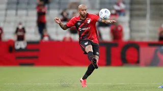 Thiago Heleno passa por cirurgia no ombro e desfalca Athletico