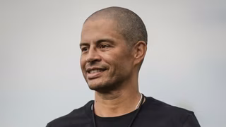 Campeão com o Coritiba vira líder em clube de Alex na Série B