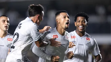 Ex-Athletico tira onda com o Galo e irrita Hulk; jogador já causou polêmica contra o Coritiba