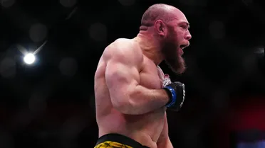 Valter Walker desafia árbitro do UFC após polêmica com Poatan