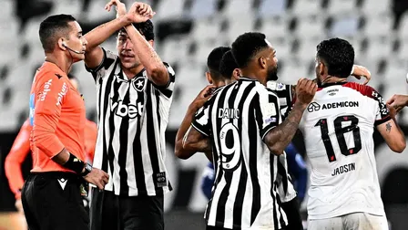 Botafogo x Athletico acaba com confusão entre jogadores e gesto antirracismo 