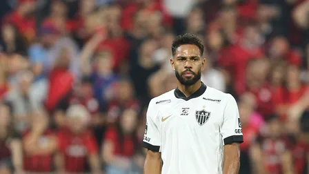 Renan Lodi e Cuello são vaiados na Arena da Baixada em Athletico x Atlético-MG