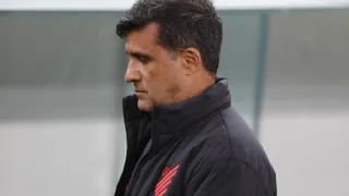 Com Wesley pressionado, veja sete treinadores livres no mercado da bola