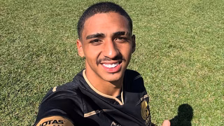 Coritiba contrata maior artilheiro da história de clube paranaense