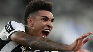 Botafogo acerta venda de Igor Jesus e Coritiba fatura com transferência