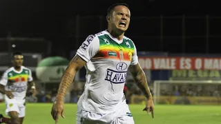 Edu ultrapassa Léo Gamalho e termina como artilheiro da Série B