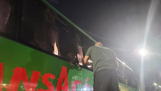 Torcedores atacam ônibus do Maringá e promovem quebra-quebra no boulevard da Arena
