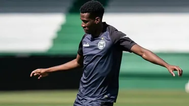 Promessa de seleção sul-americana busca espaço no Coritiba