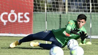 Athletico chama goleiro de 16 anos para integrar elenco contra o Palmeiras