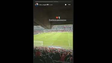 Vitor Roque volta à Ligga Arena e acompanha derrota do Athletico