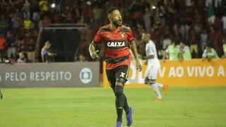 Ex-Athletico desabafa após ser confundido com entregador em mercado no Alphaville