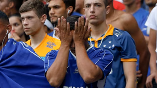 Erros levaram torcedor do Cruzeiro ao desespero e Série A termina com desastre no Mineirão