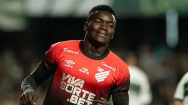 “Roubo”: Atacante do Athletico apaga post polêmico após Atletiba