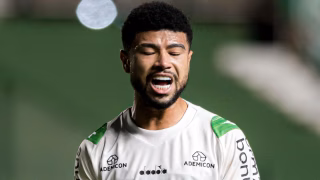 Filho de Lucas Ronier, do Coritiba, é vítima de racismo nas redes sociais