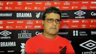 Wesley Carvalho critica erro “inadmissível”, mas vê Athletico x Londrina em aberto