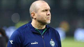 Mozart ignora gringo no Coritiba mesmo com desfalques na posição