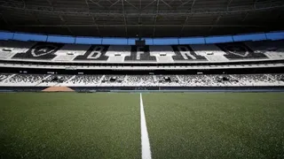 Athletico encara o mais novo gramado sintético do Brasil no Nilton Santos