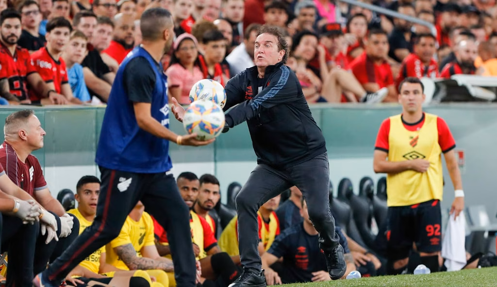 Cuca estreia como técnico do Athletico