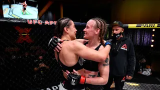 Jennifer Maia mostra raça, mas não consegue desbancar campeã do UFC