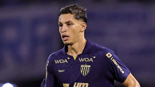 Athletico negocia com promessa de 19 anos no mercado de transferências
