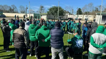 Império Alviverde cobra elenco e diretoria do Coritiba no CT da Graciosa