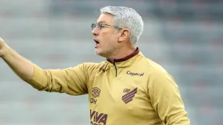 Athletico encara o Athletic com estreia de técnico; veja prováveis escalações
