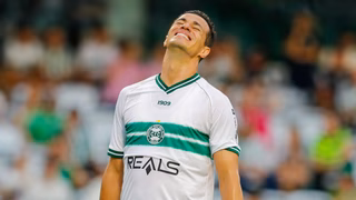 Leandro Damião perde gol inacreditável no Coritiba; veja o lance