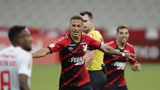 Vitinho tem venda encaminhada pelo Athletico para o Bordeaux