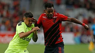 Nikão não disse o que quer. Mas, no Athletico, todos sabem o que é. E eu conto pra você