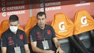 Com pouco tempo, Carille admite ter usado ideias de Valentim e elogia grupo do Athletico