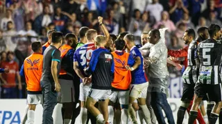 “Vai morrer aqui”: Paraná tem quatro jogadores e Argel expulsos após apito final